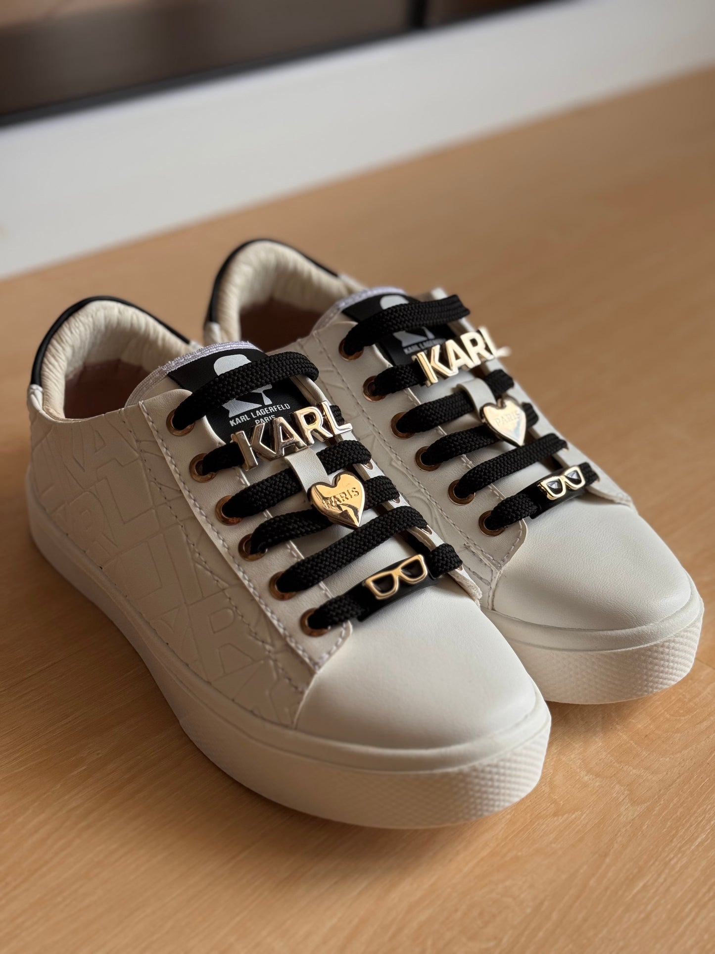 ZAPATOS PINES Y TEXTURA