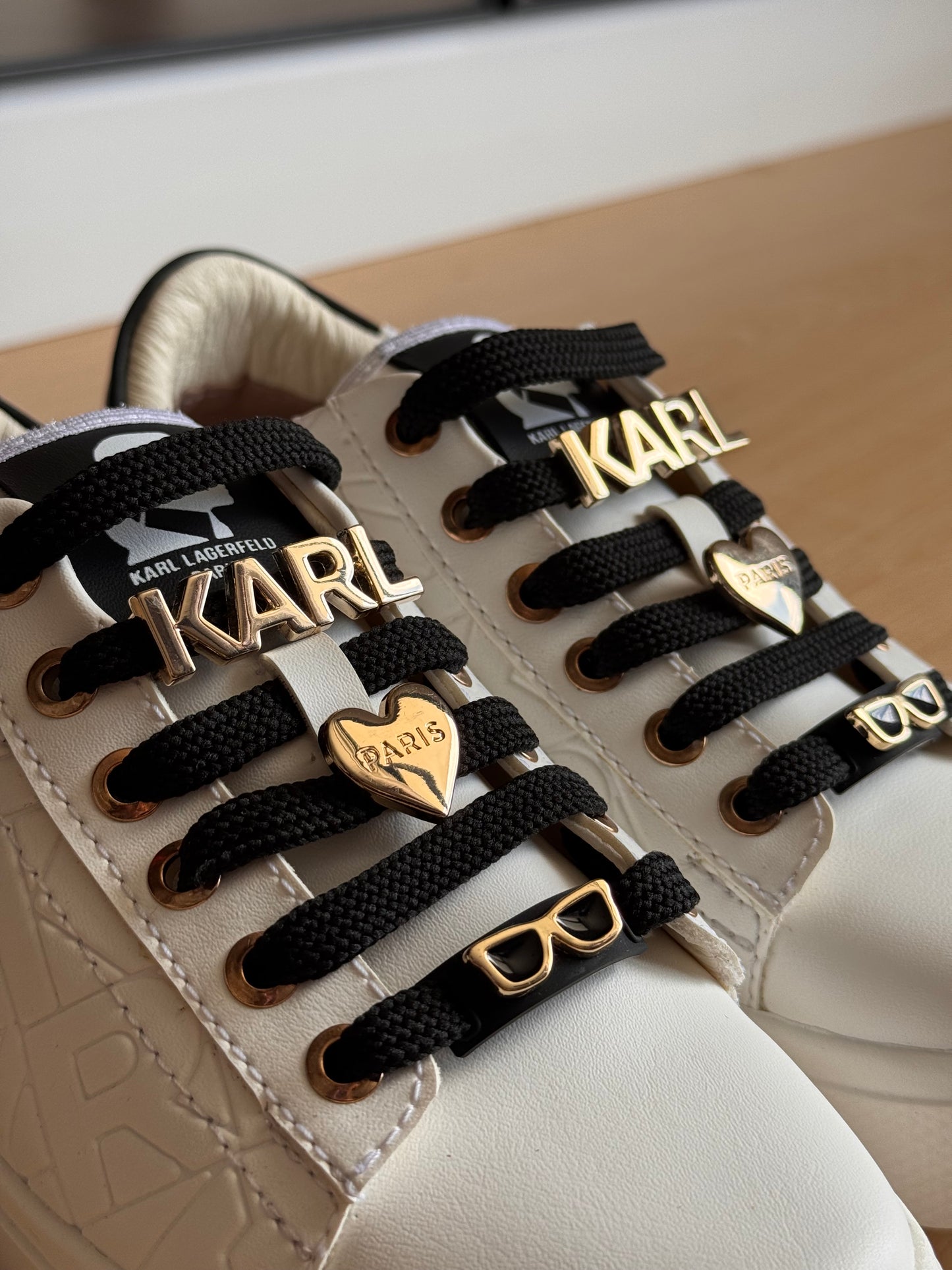 ZAPATOS PINES Y TEXTURA