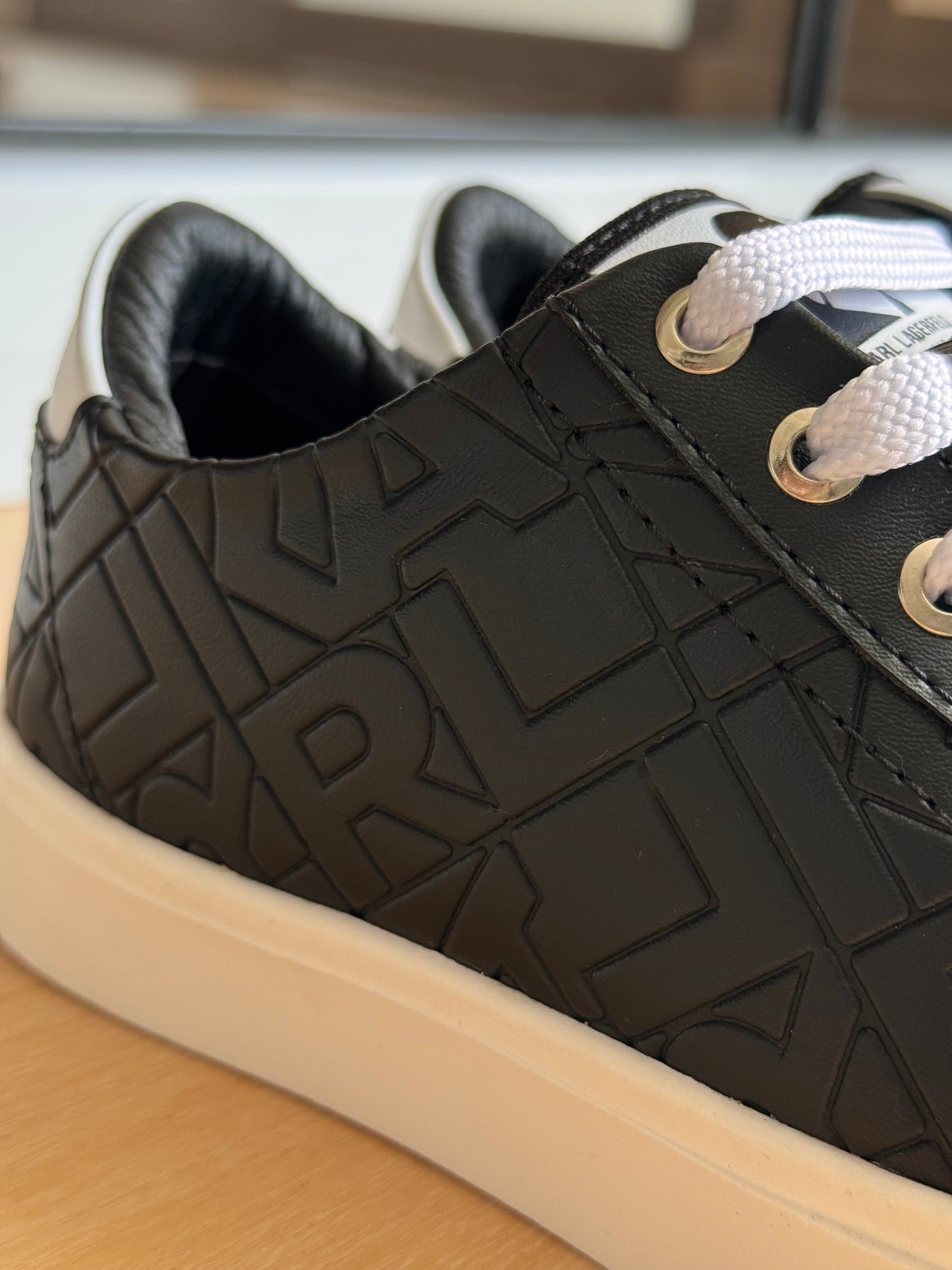 ZAPATOS PINES Y TEXTURA