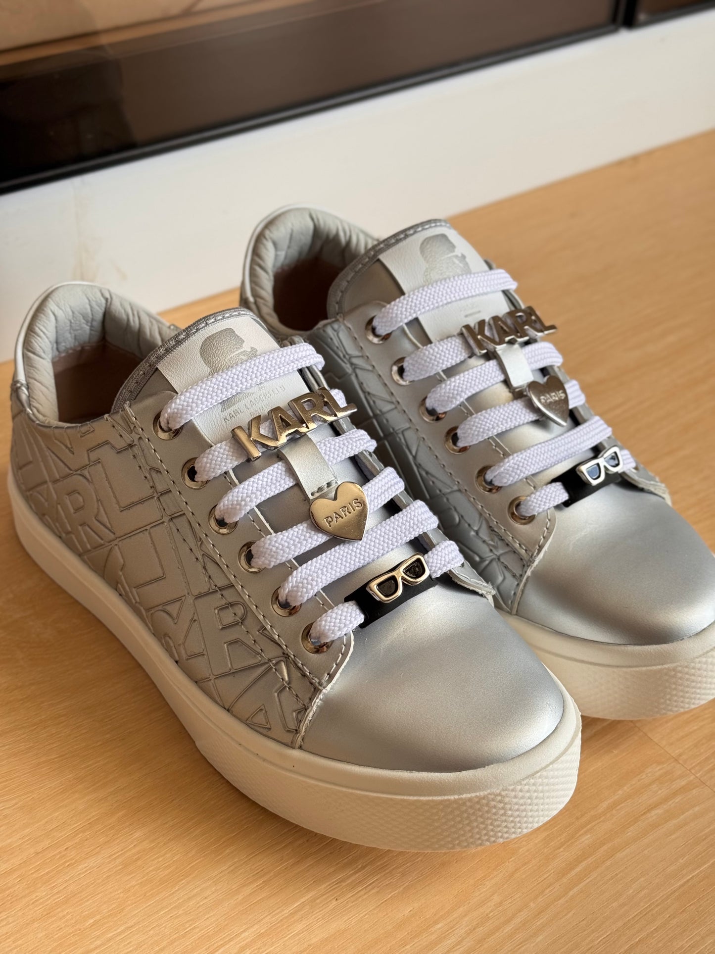 ZAPATOS PINES Y TEXTURA